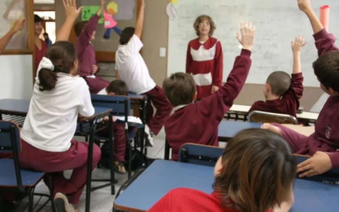 El Gobierno oficializó los vouchers educativos para las familias que no pueden pagar aumentos de colegios privados