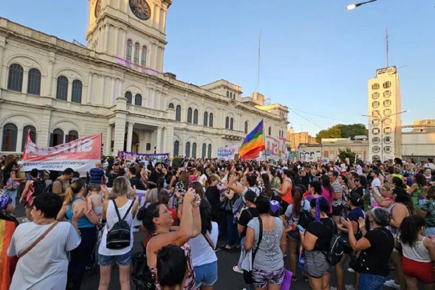 Los reclamos contra el hambre, la desocupación y la precarización coparon las marchas del 8M en Paraná y Concordia