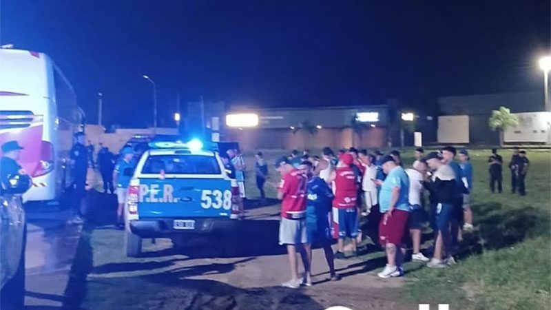 Golpiza y robo: hinchas de popular club uruguayo generaron incidentes en Entre Ríos