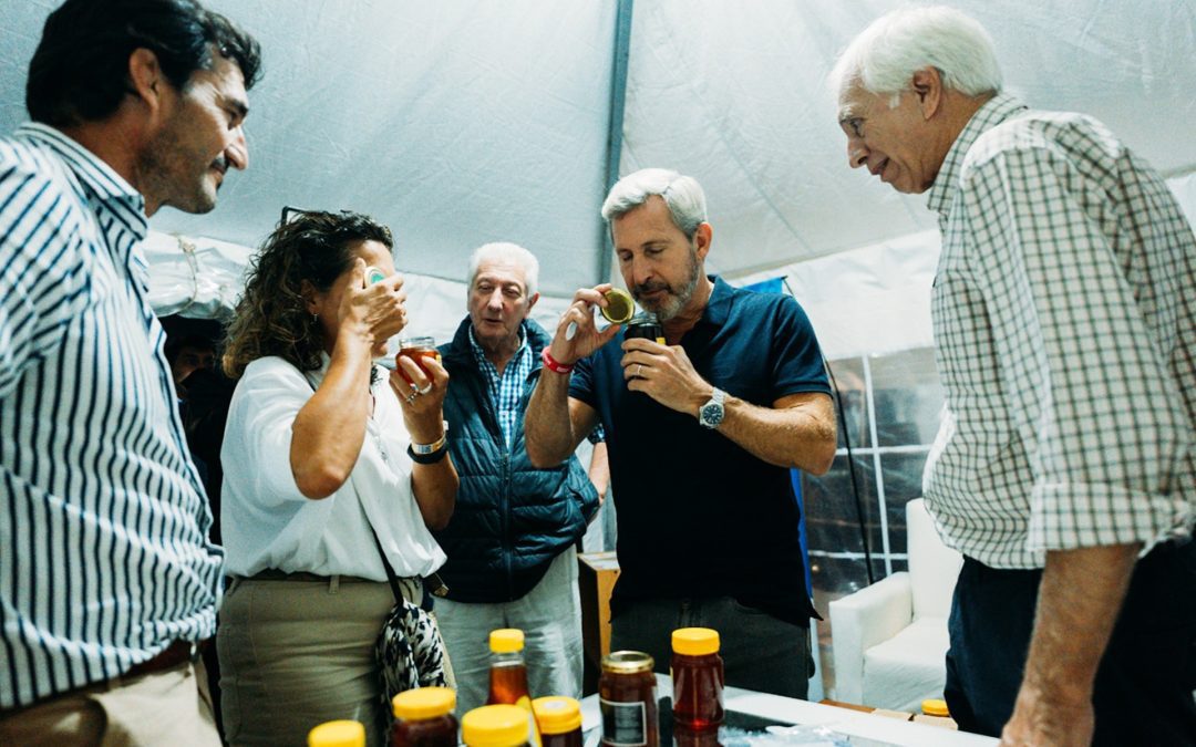 El gobernador estuvo en Maciá y llamó a trabajar para agregarle valor a la producción de la miel