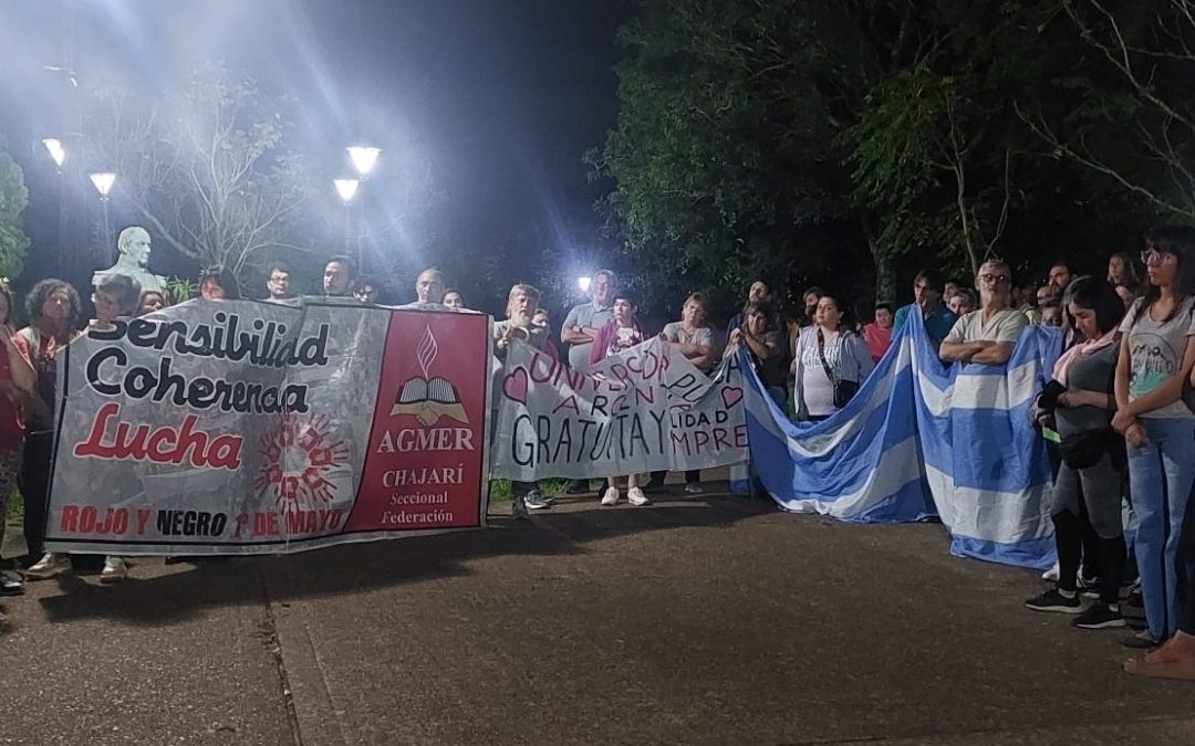 Con movilización y concentración, en Chajarí se defendió la educación pública