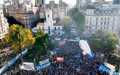 Multitudinaria marcha en defensa de la universidad pública en Buenos Aires