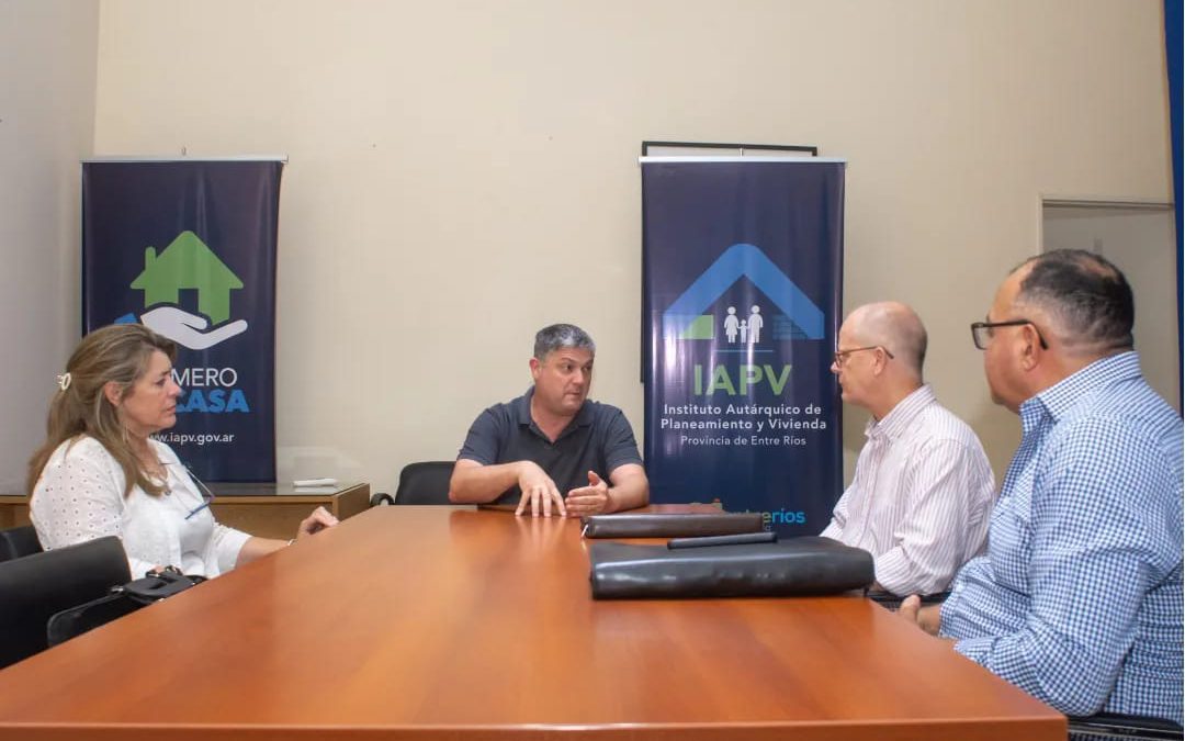 Zanandrea se reunió con el presidente del IAPV por las 18 viviendas licitadas por Nación