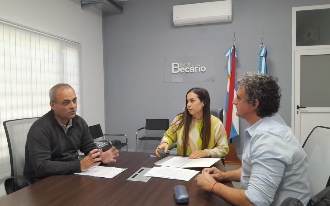 Bravo firmó convenio para garantizar el transporte a 120 alumnos de Federación