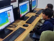 Niños de los barrios de Federación reciben sus primeras clases en Informática