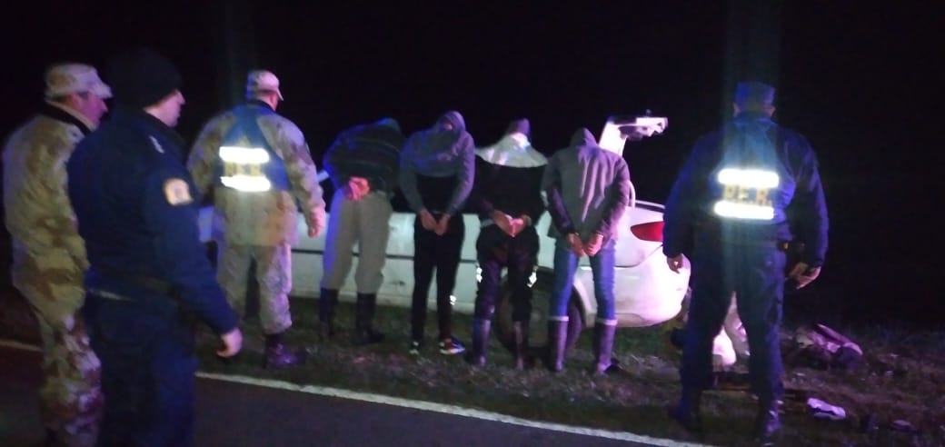Por presunto abigeato, detuvieron a 4 personas, secuestraron un arma y un animal faenado