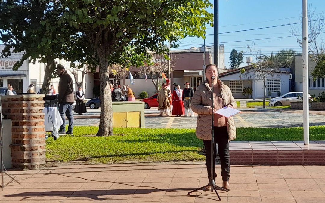 «Cuando empezamos a mirar a la Argentina que hoy tenemos, realmente nos duele», dijo Vanina Perini al conmemorar la Revolución de Mayo