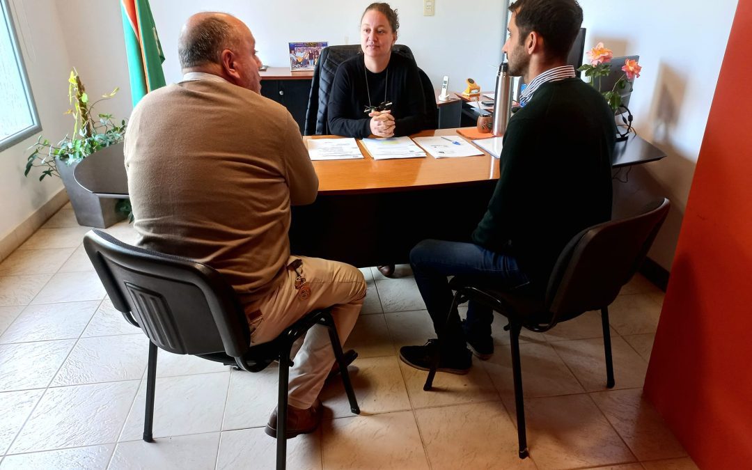 La intendente Perini recibió a funcionario provincial: «Villa del Rosario está muy linda», destacó