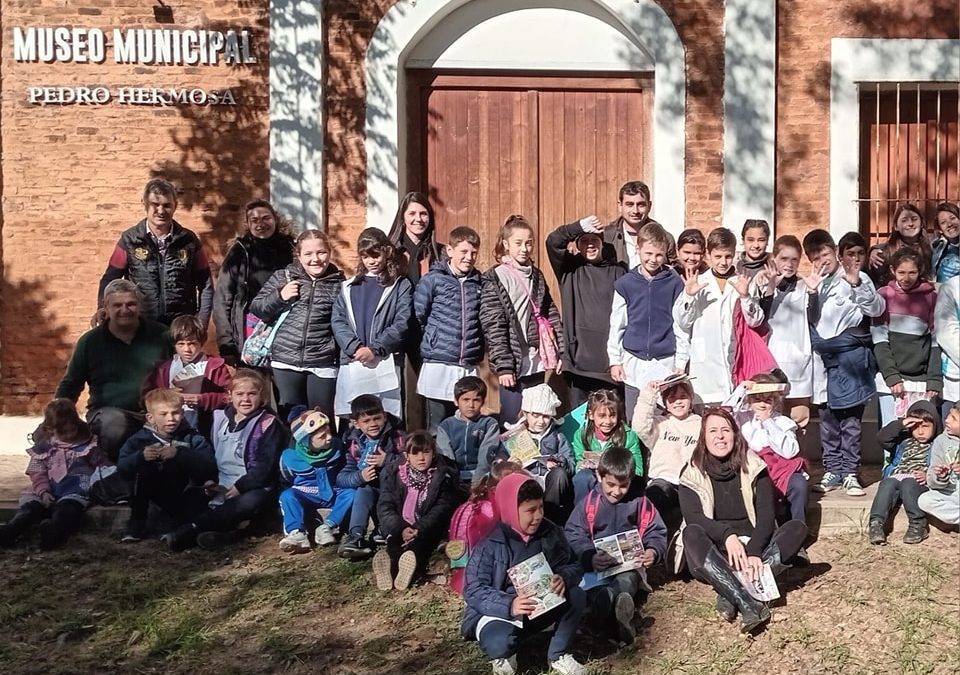 Alumnos y docentes de escuela rural visitaron diferentes atractivos de Santa Ana