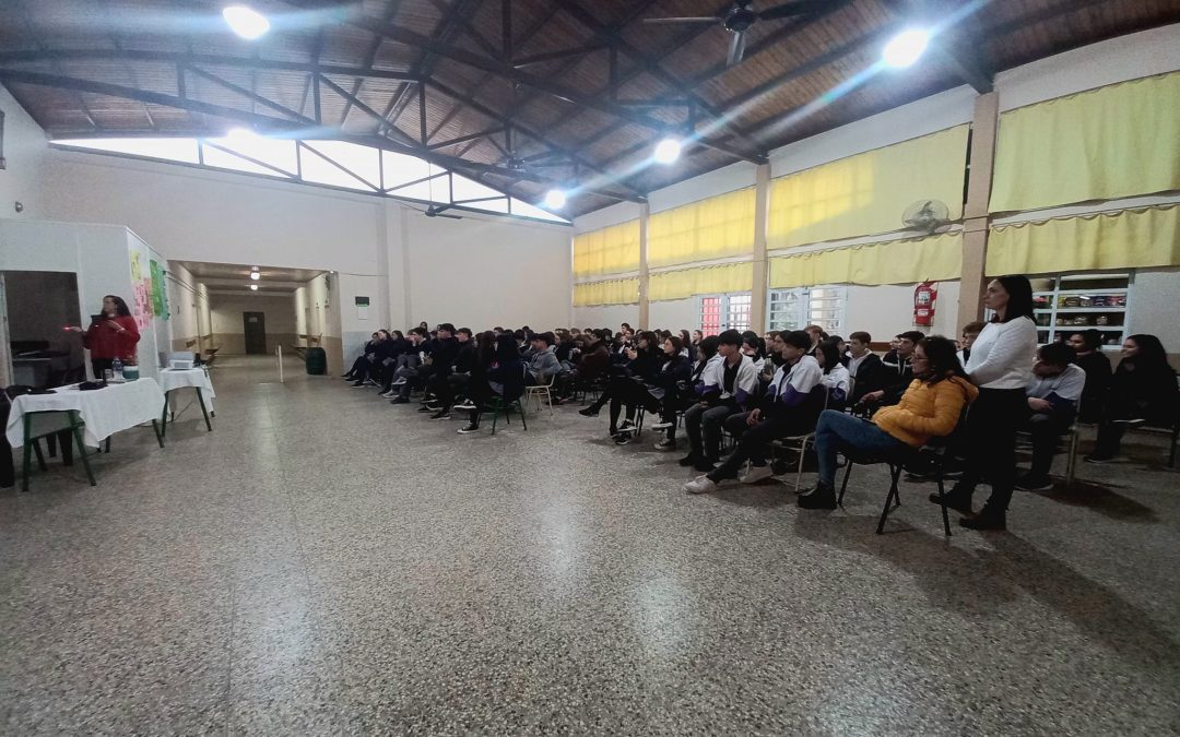 Brindaron una charla sobre hipertensión arterial a estudiantes de Villa del Rosario