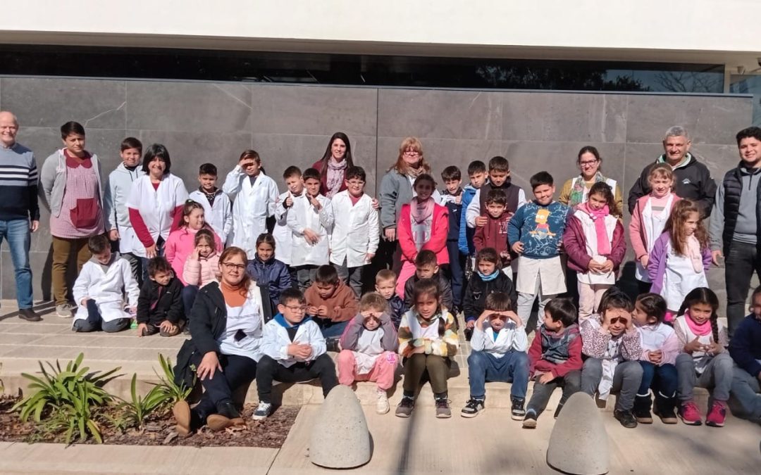 Alumnos y docentes de escuelas rurales visitaron puntos de interés turístico y cultural en Santa Ana