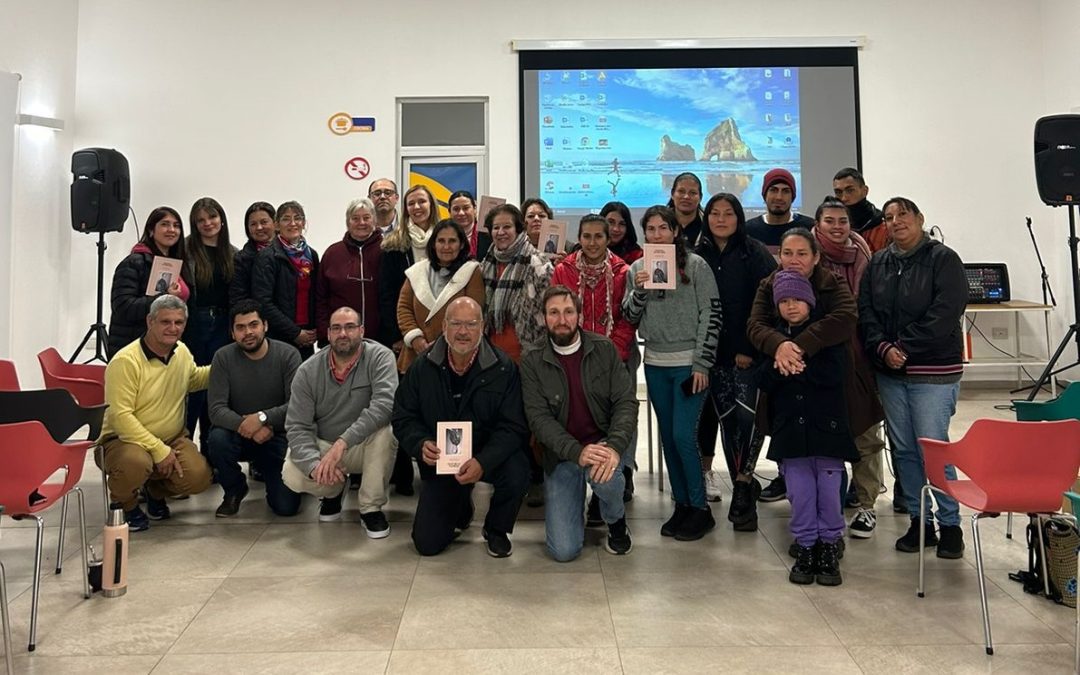 Con buen marco de público, escritora chajariense presentó sus libros en Santa Ana