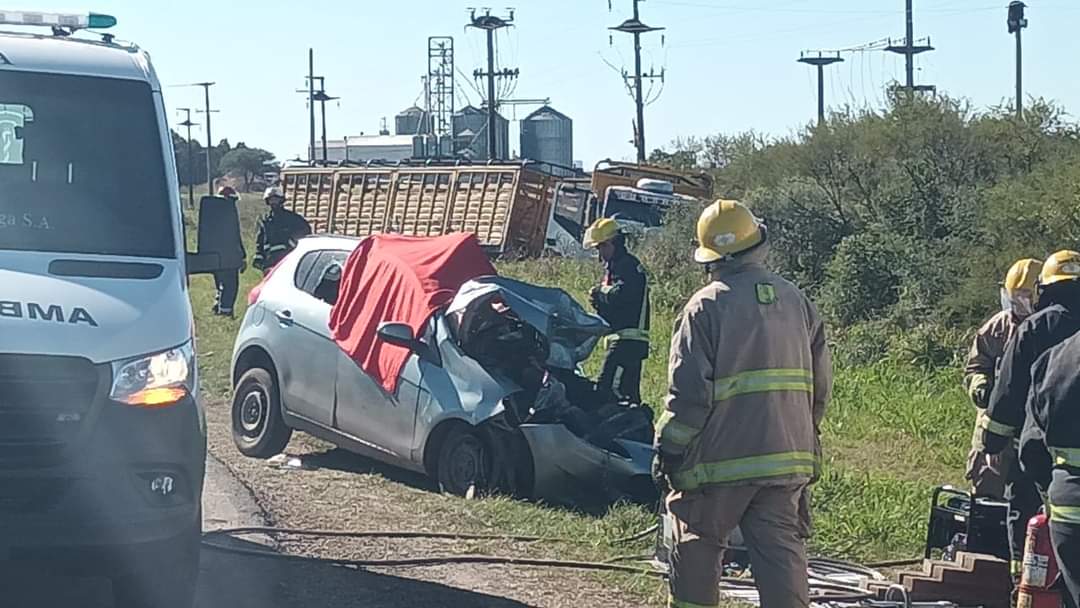 Tragedia en ruta 127: hijo, madre y abuela murieron tras chocar un auto y un camión