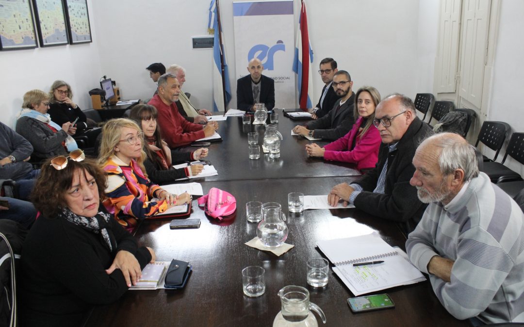 La provincia acordó aumentos salariales con los gremios estatales