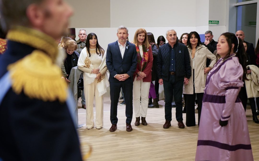 El gobernador encabezó la velada cultural y artística en la vigilia del 25 de Mayo