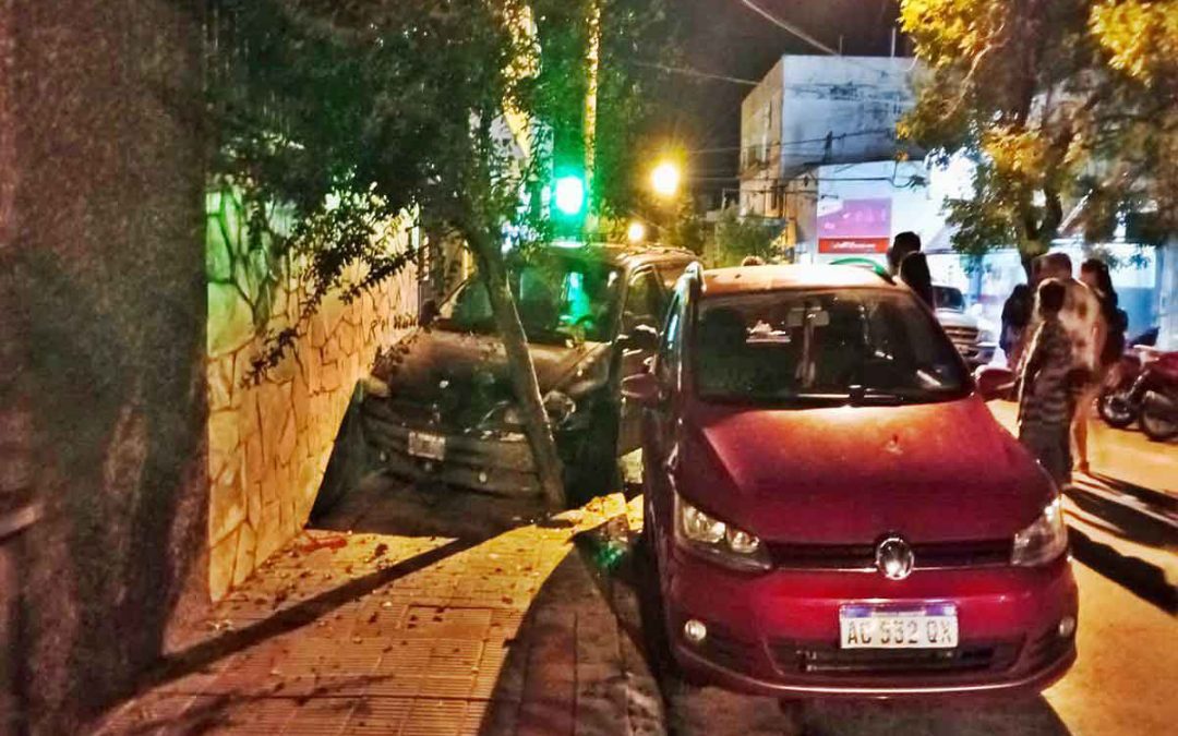 Se descompensó cuando iba al hospital, chocó y falleció al llegar al nosocomio