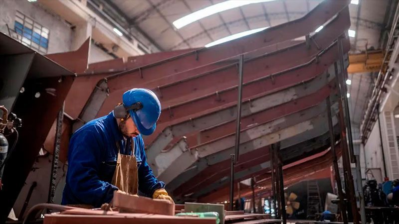 La actividad económica cayó 8,4% en marzo y acumuló cinco meses en baja