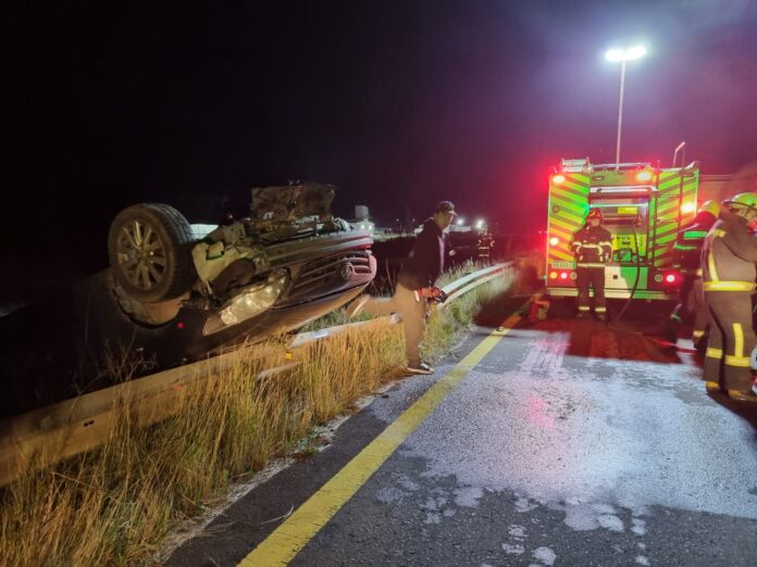 Autovía 14: Un auto despistó y volcó cerca del peaje de Mocoretá