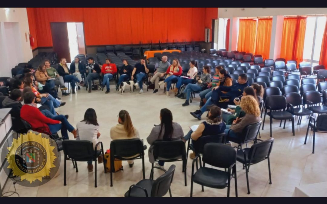 La Policía brindó un taller sobre prevención de adicciones a docentes en Villa del Rosario