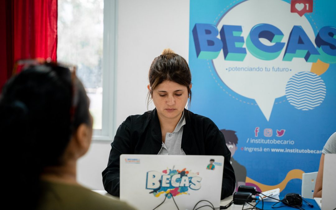 Inicia el pago de becas provinciales del nivel secundario