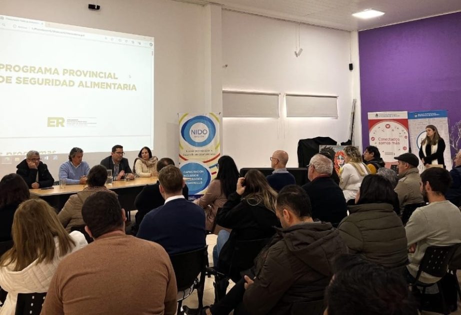 Intendentes y presidentes de juntas de gobierno del departamento firmaron convenio del Programa Provincial de Seguridad Alimentaria