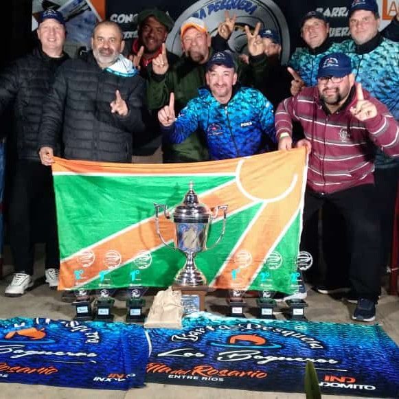 La barra “Los Bogueros” de Villa del Rosario campeones de un torneo de pesca en Concordia