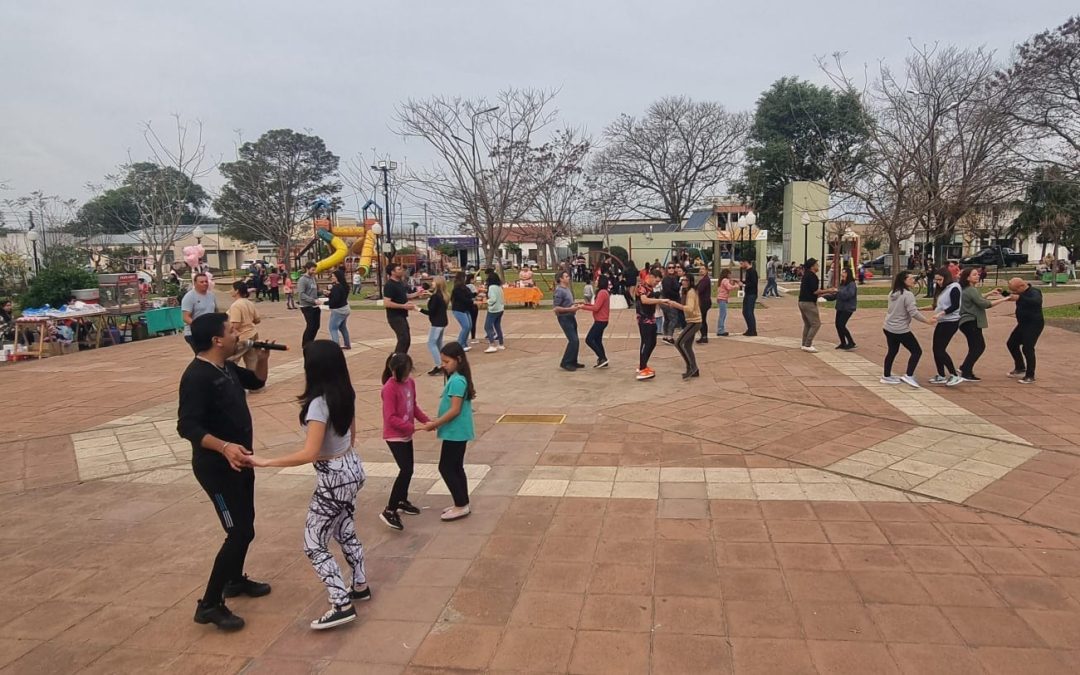 Con buena concurrencia, se realizó una clase de salsa y bachata en Villa del Rosario