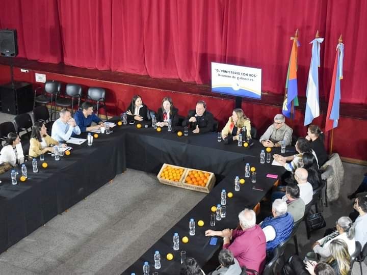 La ministra de Desarrollo Humano de la provincia encabezó un encuentro de trabajo con intendentes y presidentes de comunas en Chajarí