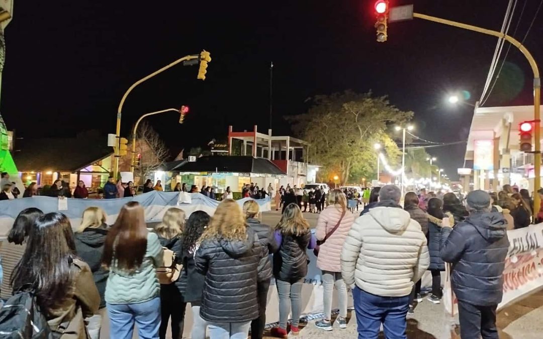 Docentes marcharon en Federación para reclamar recomposición salarial y mejoras edilicias en escuelas