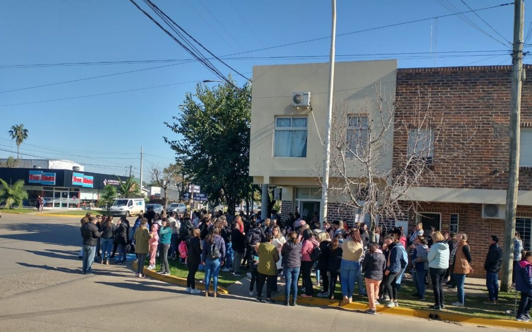 Docentes se manifestaron esta mañana en Chajarí: «Perdimos nuestro salario»