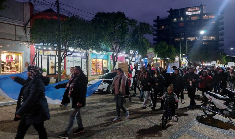 Con críticas al gobierno y a la jueza que dictó la conciliación obligatoria, docentes se movilizaron por las calles de Chajarí