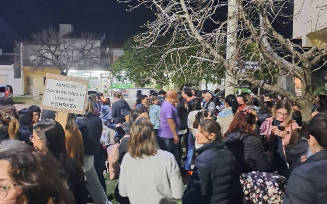 Con otra nutrida convocatoria, docentes volvieron a marchar por las calles de Chajarí