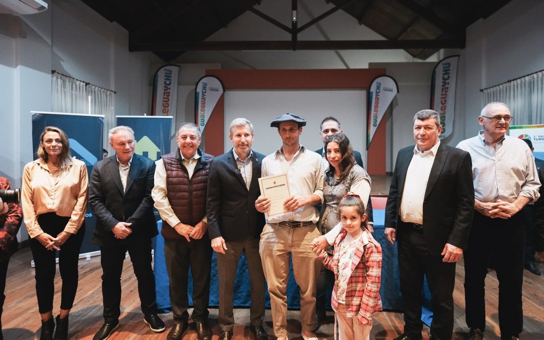 Frigerio entregó 250 escrituras a adjudicatarios del IAPV en Gualeguaychú