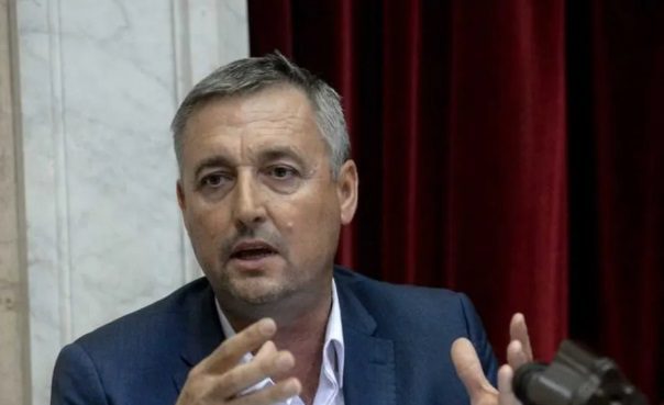 Hein precisó cuántos contratados hay en Diputados, reveló lo que gana cada legislador y habló del conflicto docente