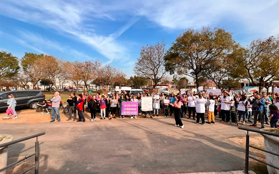 Docentes se manifestaron contra el gobernador Frigerio en Gualeguaychú