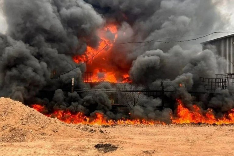 Un impactante incendio se desató en el parque Industrial de Gualeguaychú