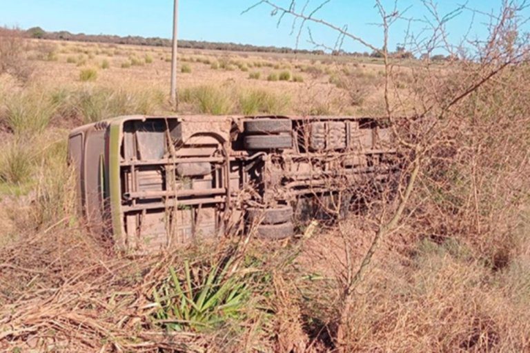 Varios alumnos entrerrianos sufrieron heridas tras el vuelco de un transporte escolar