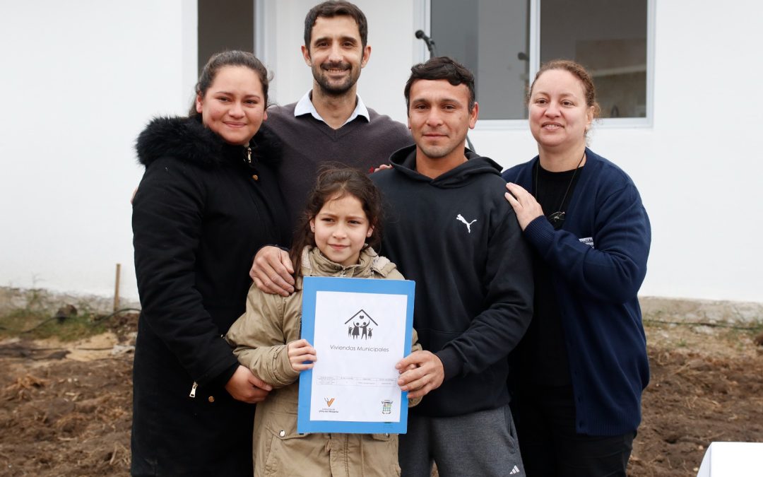 Entrega de viviendas en Villa del Rosario: «Les decían a las familias que era una promesa de campaña y hoy es una realidad», dijo Vanina Perin