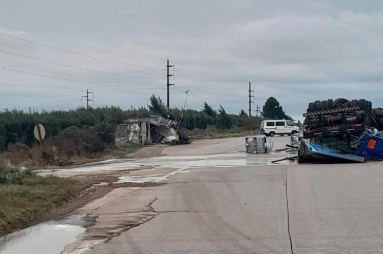 Fatal accidente en Autovía 14: bomberos lograron retirar el cuerpo del camionero fallecido