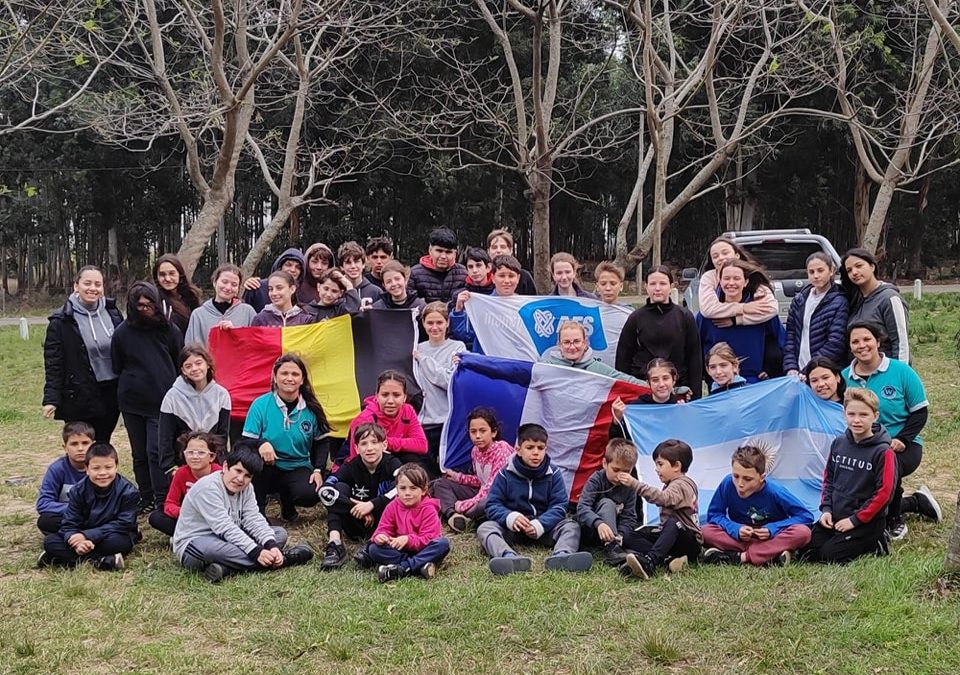 Estudiantes de diferentes países participaron de un campamento en Santa Ana