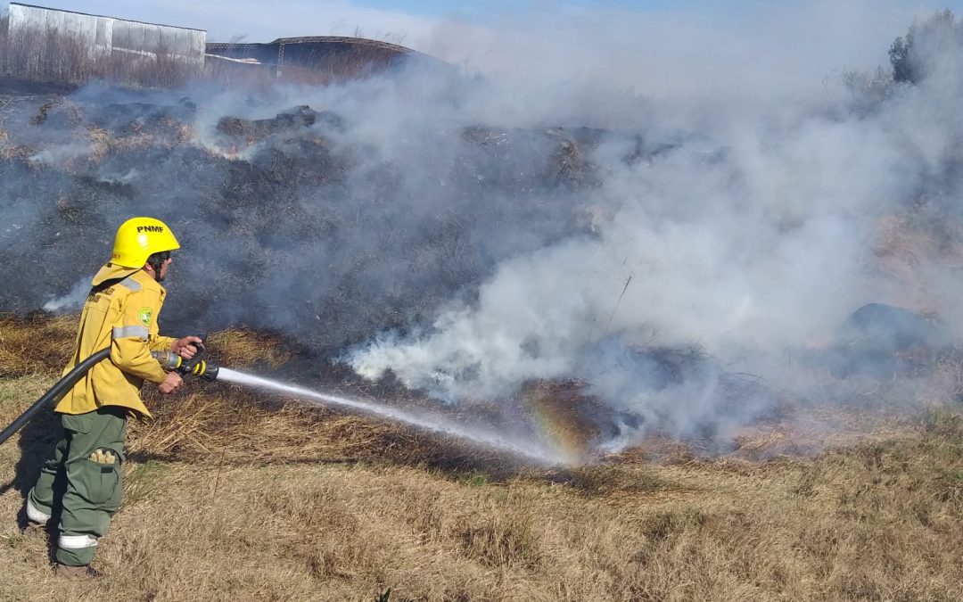 Bomberos sofocaron un incendio en el área industrial de Villa del Rosario