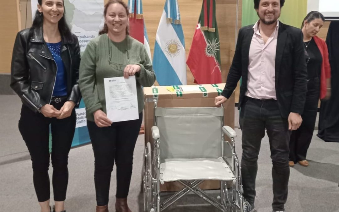 A través de un programa que promueve la accesibilidad turística, Villa del Rosario y Santa Ana recibieron sillas de rueda