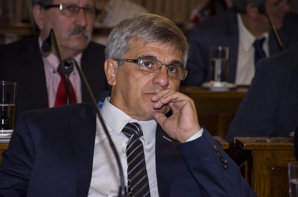 Dal Molín a la defensiva: Fiel a su estilo, el senador habló de un supuesto proyecto de Busti de 1997 y desvió el debate sobre la reforma