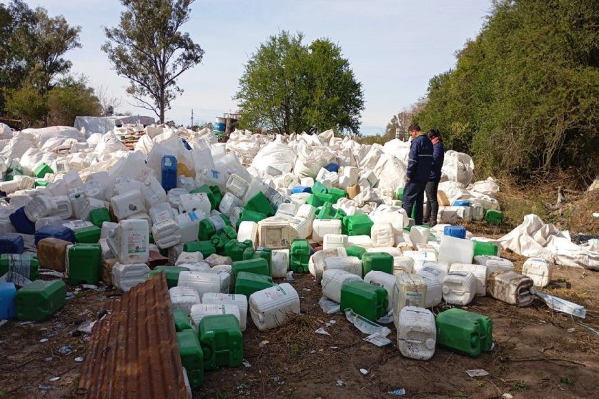 Investigan circuito ilegal detrás del tráfico de envases fitosanitarios en dos departamentos de la costa del Uruguay