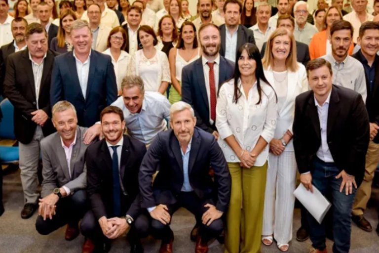 Frigerio e intendentes se reunieron por la prohibición de cobrar tasas municipales en boletas de la luz