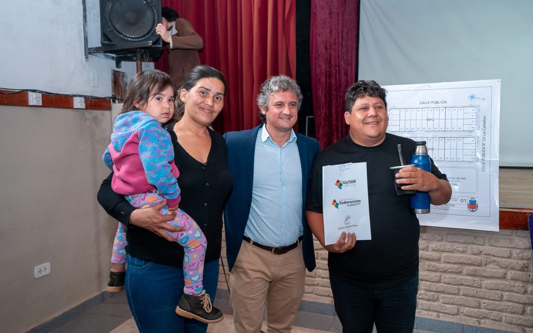 En Federación entregaron convenios a 59 vecinos que adquirieron terrenos para construir sus casas