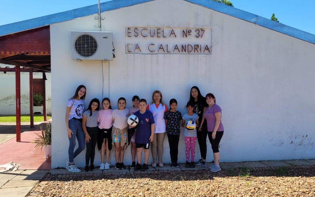 La Juventud Radical de Villa del Rosario entregó elementos deportivos a escuelas rurales