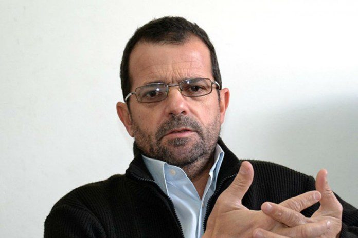 Kneeteman: “El gobierno cumple con los docentes y la respuesta del gremio son paros, escraches y agresiones”