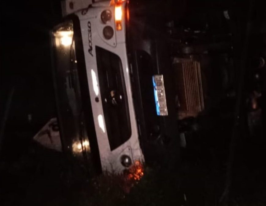 Autovía 14: Un camión que transportaba lácteos volcó cerca de Chajarí