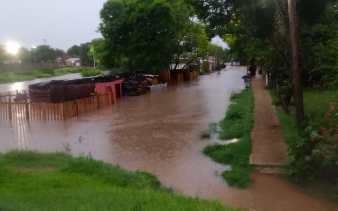 La copiosa lluvia y la falta de limpieza de arroyos provocaron inundaciones en barrios de Chajarí: Vecinos reclaman por ausencia del Gobierno local